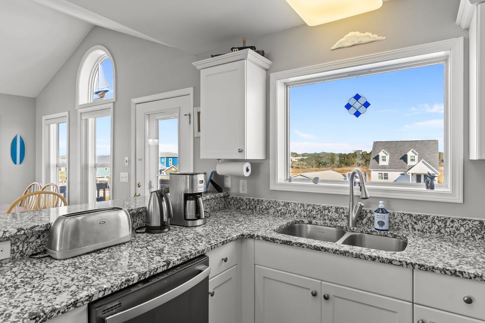 Fully Equipped Kitchen w/ Appliances, Cooking Utensils, Oven, Microwave, Stove, Sink, Breakfast Bar, and Much More