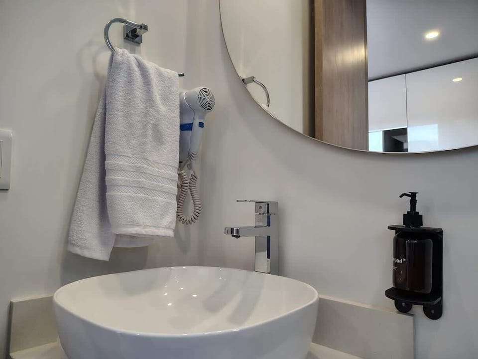 Impeccable and modern bathroom