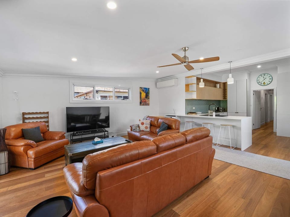 Living Area + TV