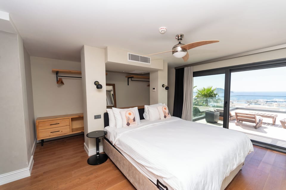 Minibar, blackout drapes, soundproofing, iron/ironing board