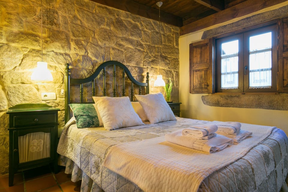 Apartment, 2 Bedrooms (Casiña Castelao) | Minibar, free cribs/infant beds