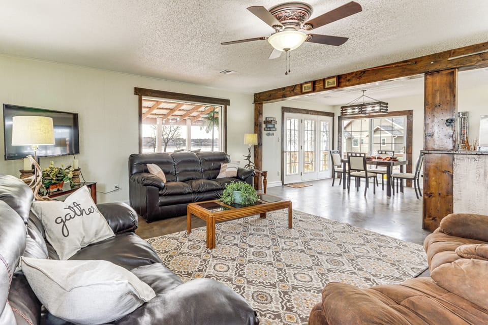 Grove Vacation Rental | 4BR | 2BA | Steps to Enter | 1,700 Sq Ft