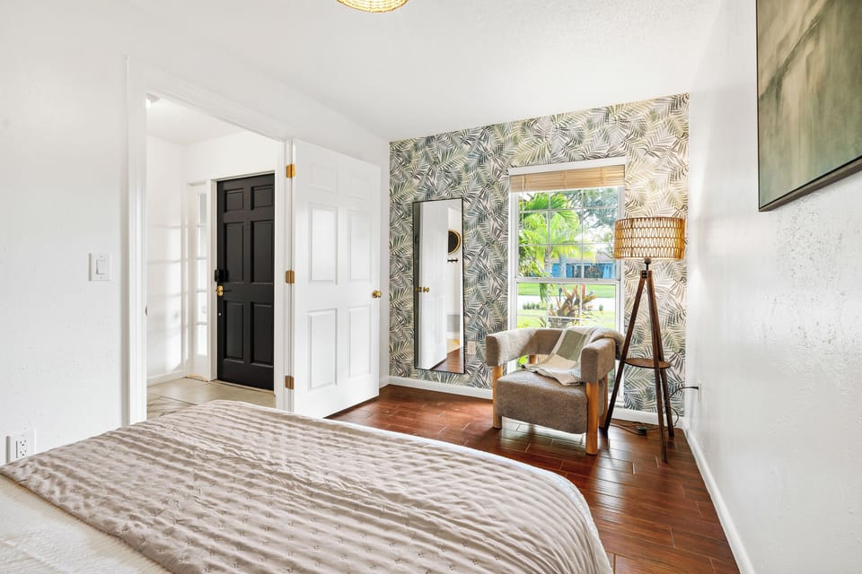 Bedroom 4 - Queen Bed with luxury linens provided.