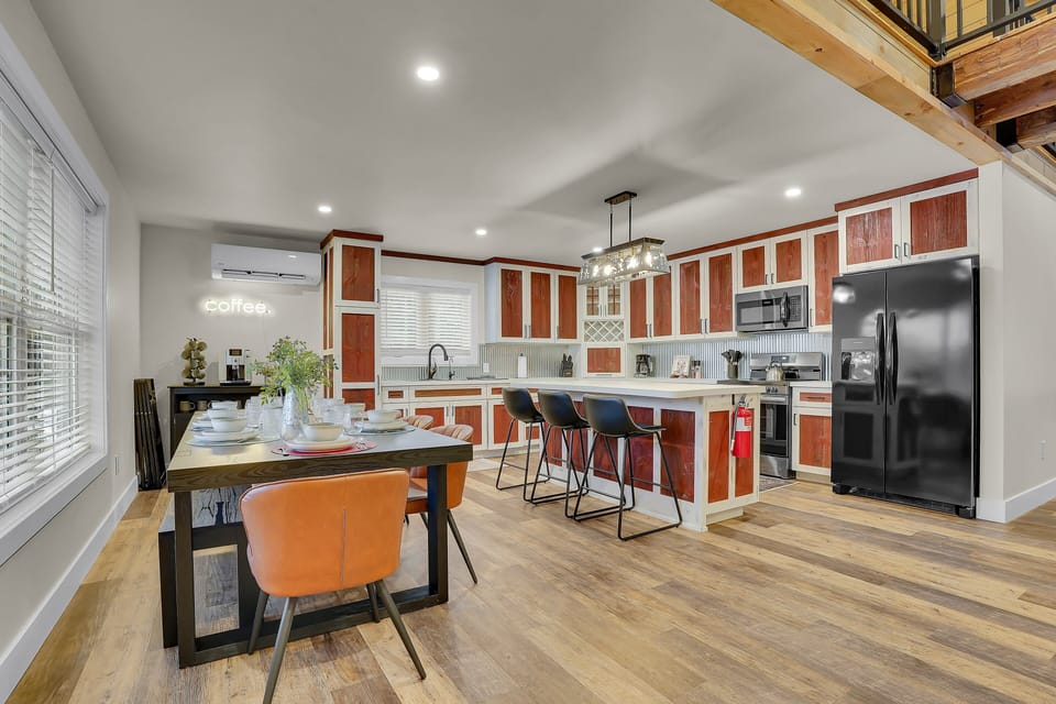 Gorgeous kitchen with stainless steel appliances. You'll want to make some homemade meals for sure!