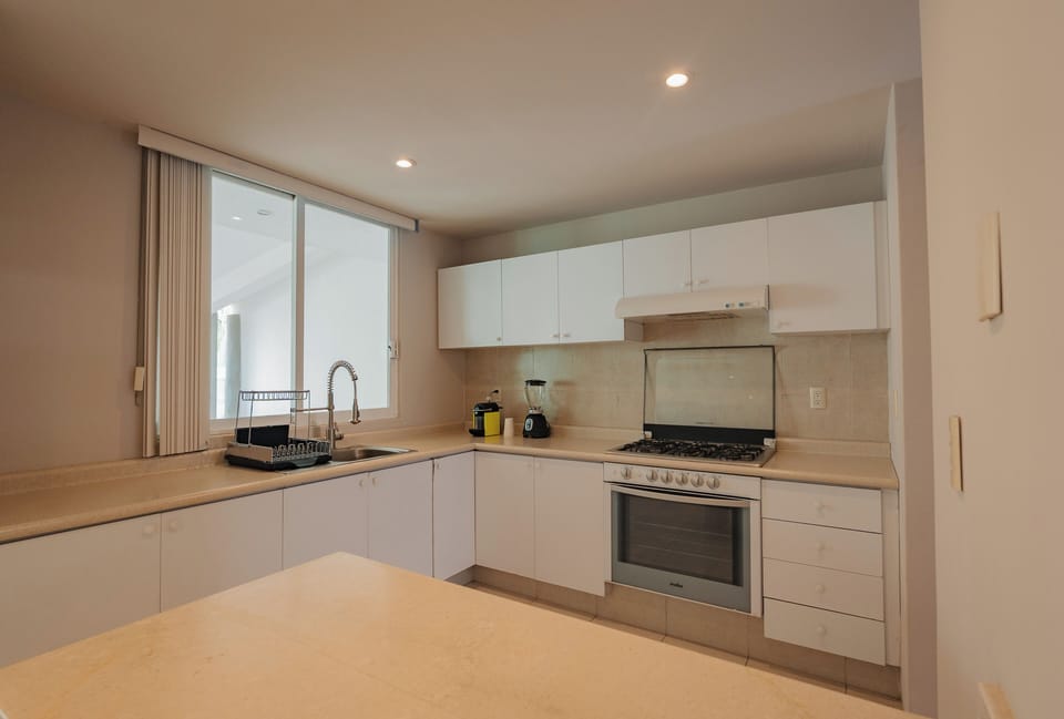 Family House, Pool View | Private kitchen