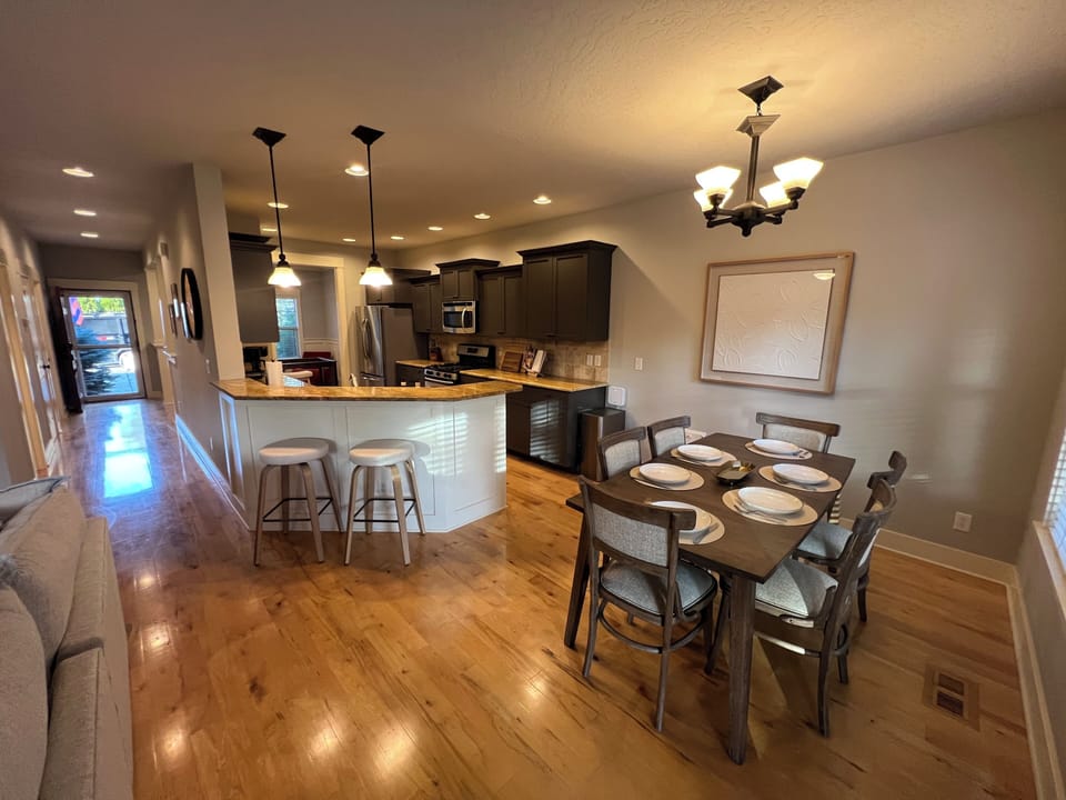 Dining area/kitchen