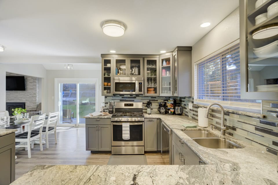 Fully equipped, updated kitchen.