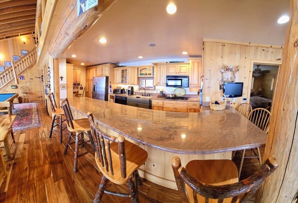 Our full kitchen with wrap around island has plenty f island seating and everything you should need to eat meals in while you enjoy the incredible view!  There is also desk space in the back of the kitchen area.