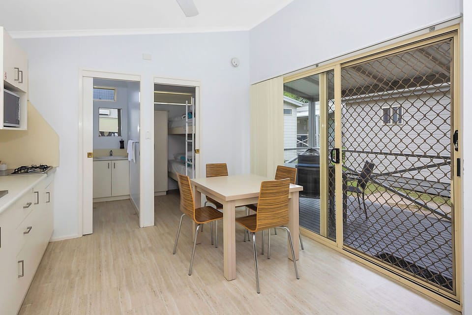 Standard Cabin - Sleeps 4 | Dining room