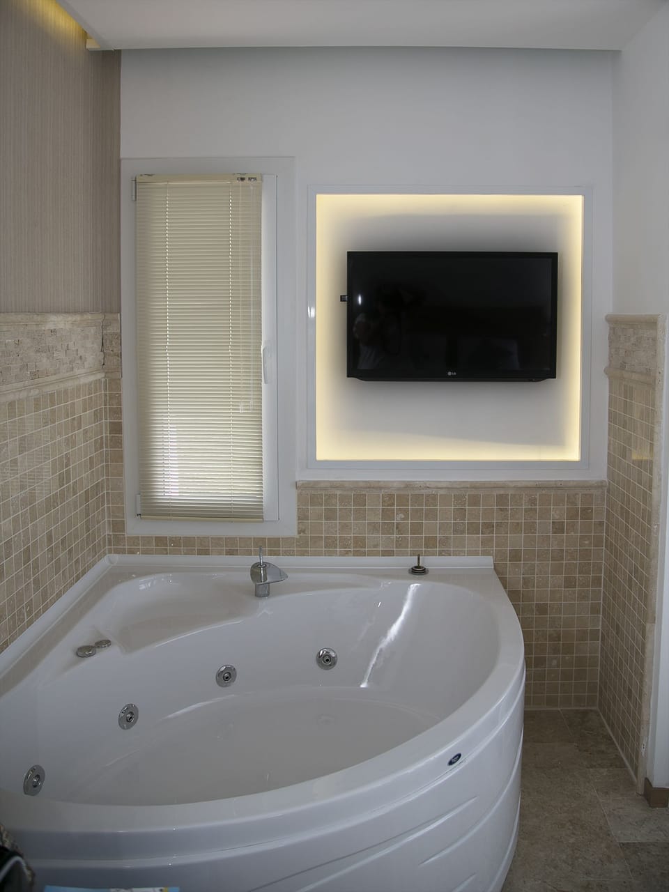 Jetted tub