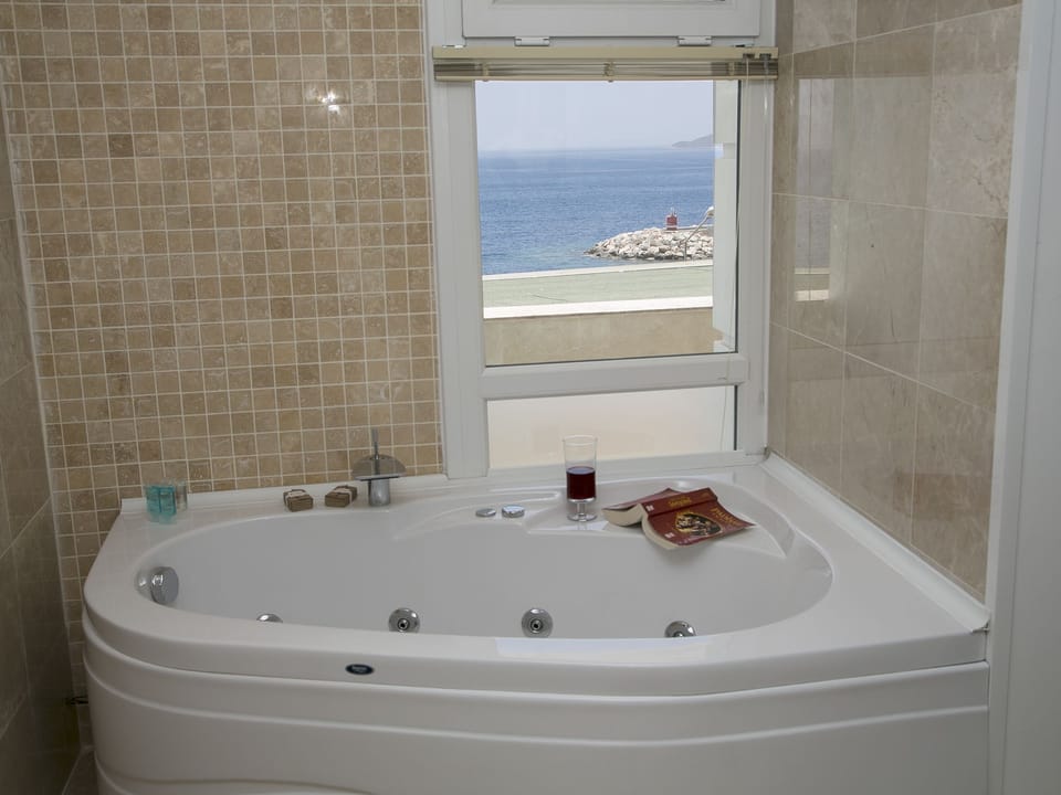 Jetted tub