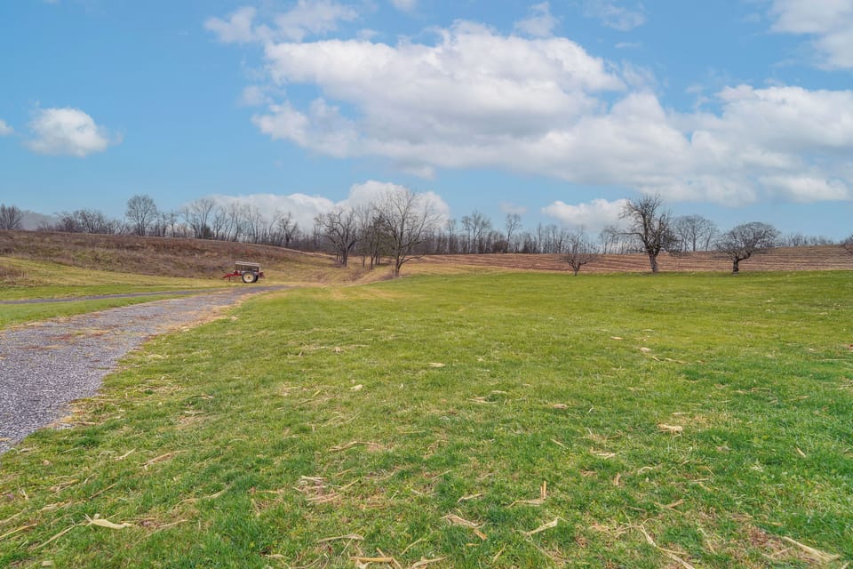 Surrounding Area | Mountain & Country Views