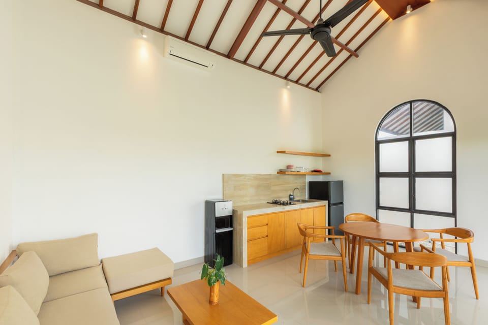 Deluxe Villa, Pool View | Living area