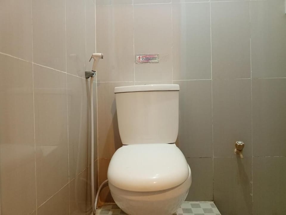 Standard Double Room | Bathroom | Shower, bidet, towels, soap