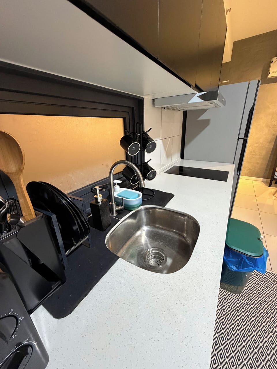 Deluxe Apartment | Private kitchenette | Electric kettle