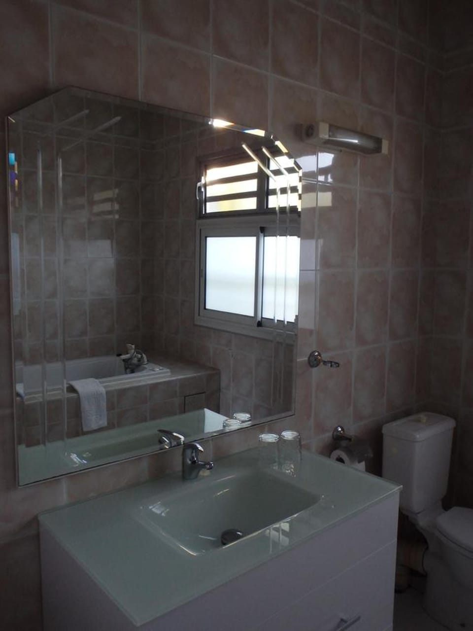 Bathtub, free toiletries, hair dryer, towels