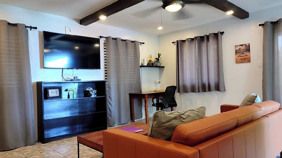 Executive Single Room, 1 King Bed, Garden View | Living area | 32-inch flat-screen TV with cable channels, TV