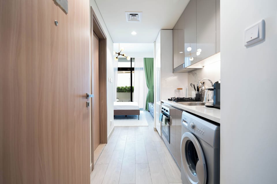 Deluxe Studio, Balcony | Private kitchen | Fridge, microwave, oven, stovetop