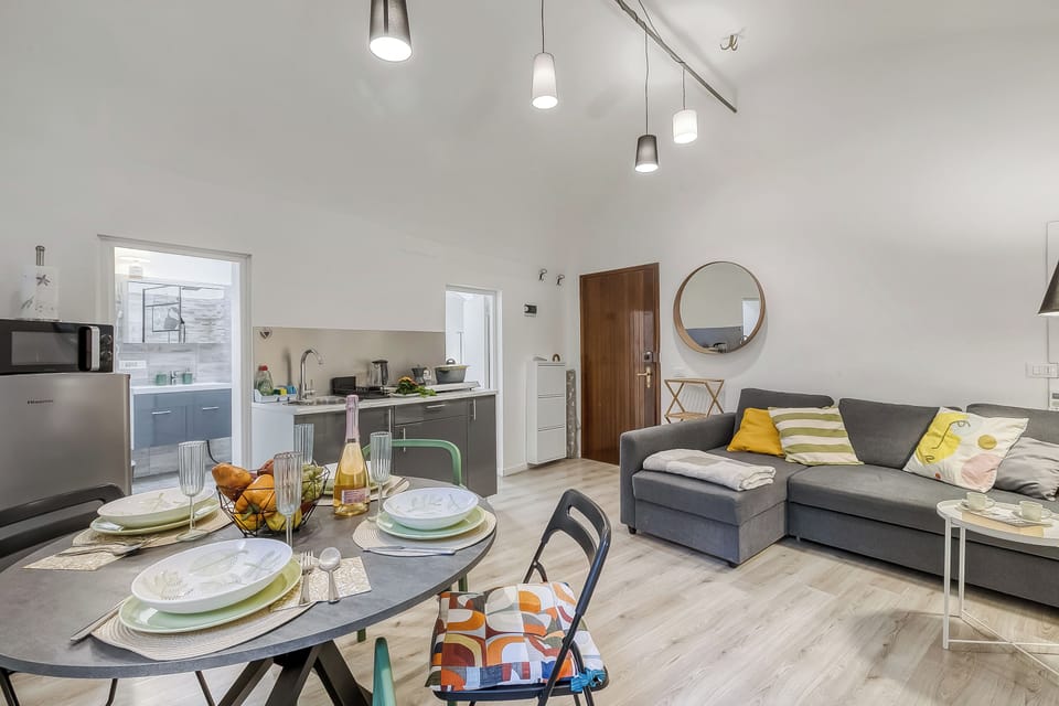 Standard Apartment, 1 Bedroom, Microwave (Casa di Lilo) | Living area | 21-inch TV with cable channels