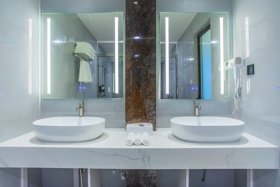 Deluxe Triple Room, Balcony, Sea View | Bathroom | Free toiletries, hair dryer, bathrobes, slippers