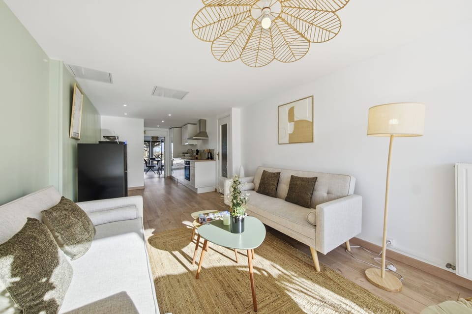 Chambre Tropic | Living area | TV