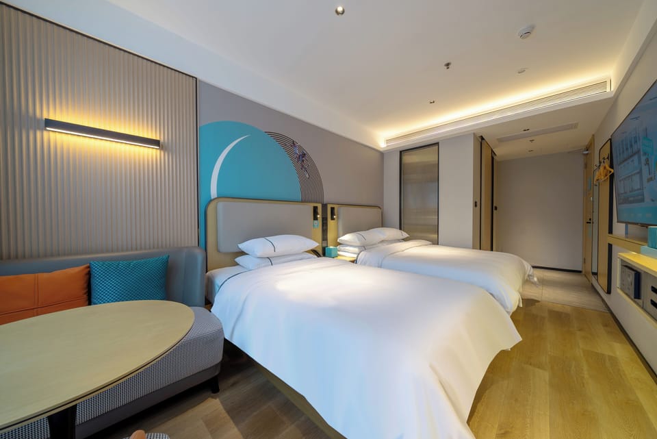 Premium bedding, WiFi (free), bed sheets