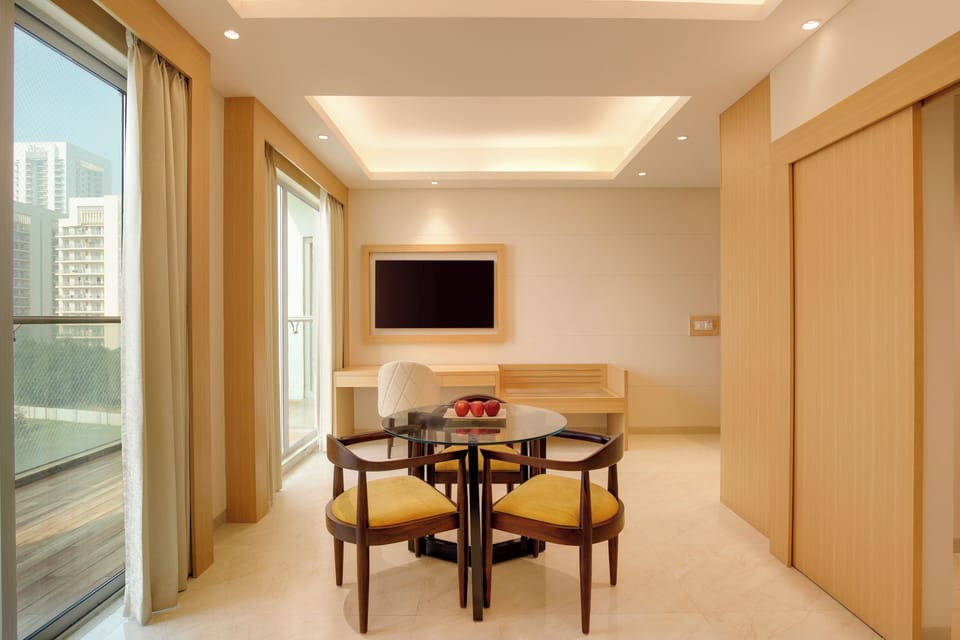 Studio Suite | Desk