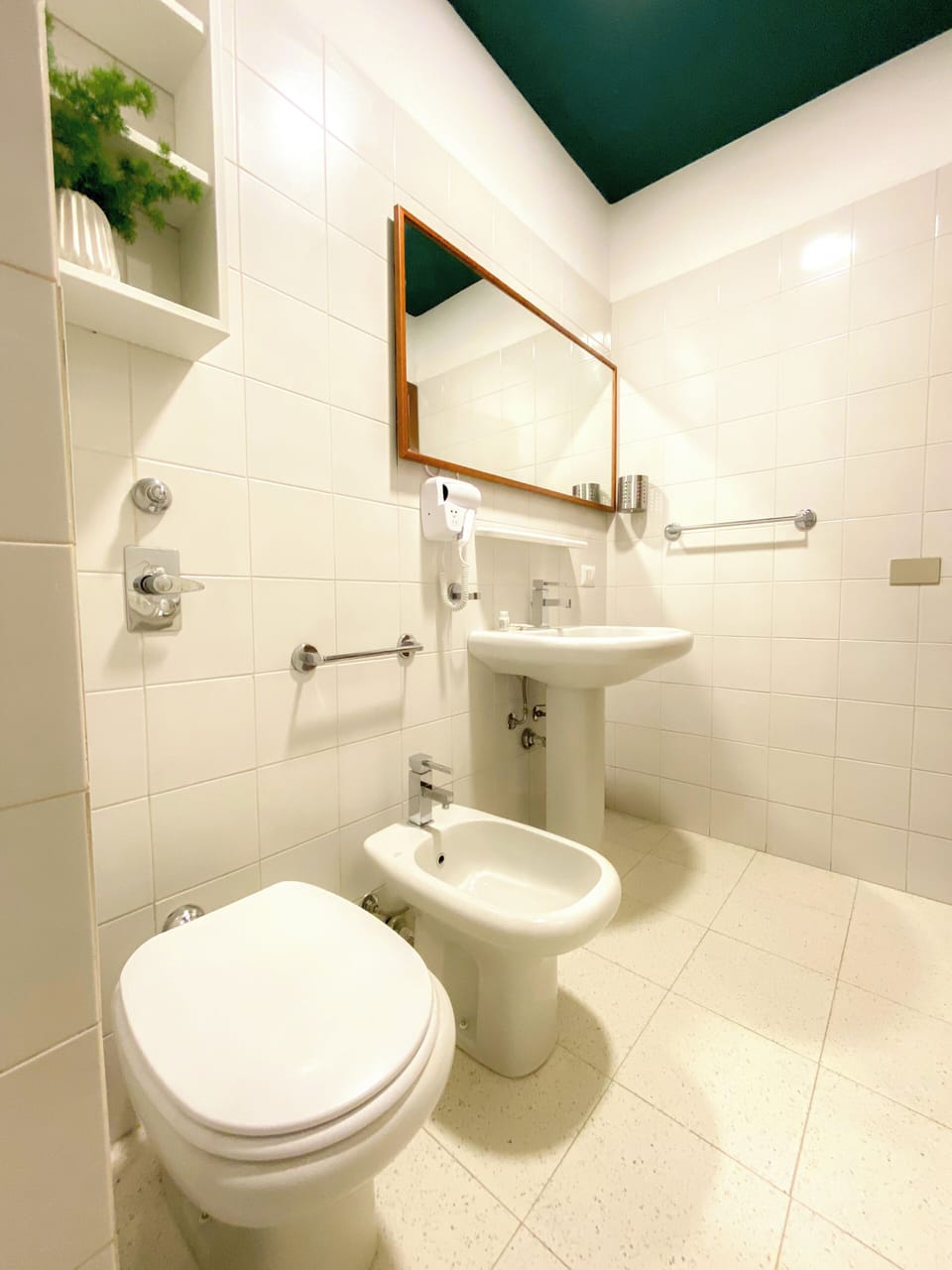 Classic Triple Room | Bathroom | Shower, hair dryer, towels, soap