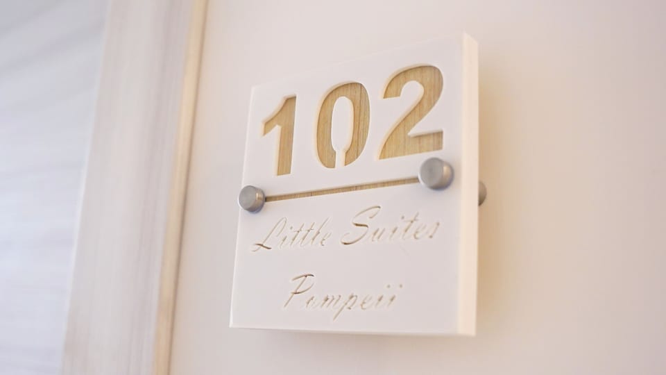 Double Room, 1 Queen Bed, Private Bathroom | In-room safe, laptop workspace, blackout drapes, free WiFi