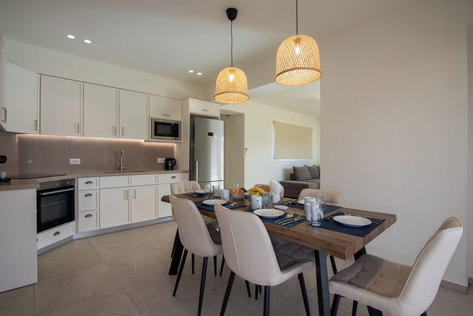 Deluxe Villa, Balcony, Courtyard View | Private kitchen | Electric kettle, toaster