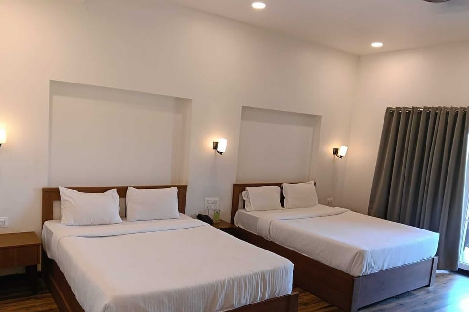 Deluxe Double or Twin Room, Balcony | In-room safe, blackout drapes, iron/ironing board (on request)