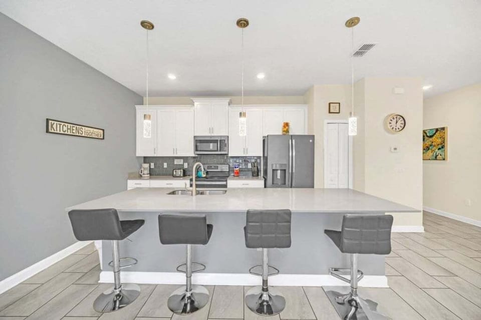Townhome, 4 Bedrooms | Private kitchen