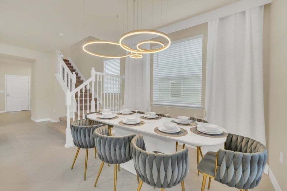 Townhome, 5 Bedrooms | Dining