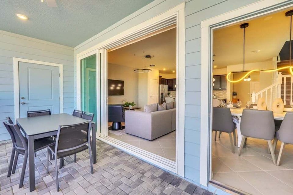 Townhome, 5 Bedrooms | Dining