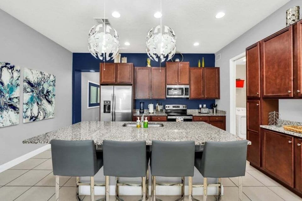 Townhome, 5 Bedrooms | Private kitchen