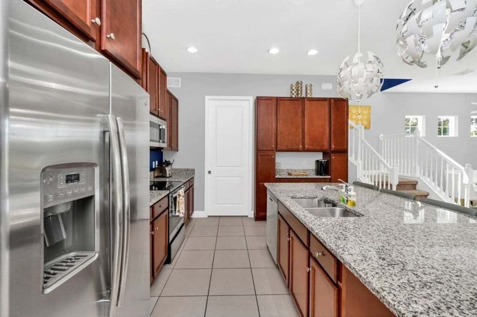 Townhome, 5 Bedrooms | Private kitchen