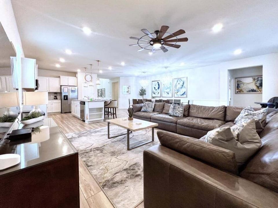 House, Multiple Bedrooms | Living area