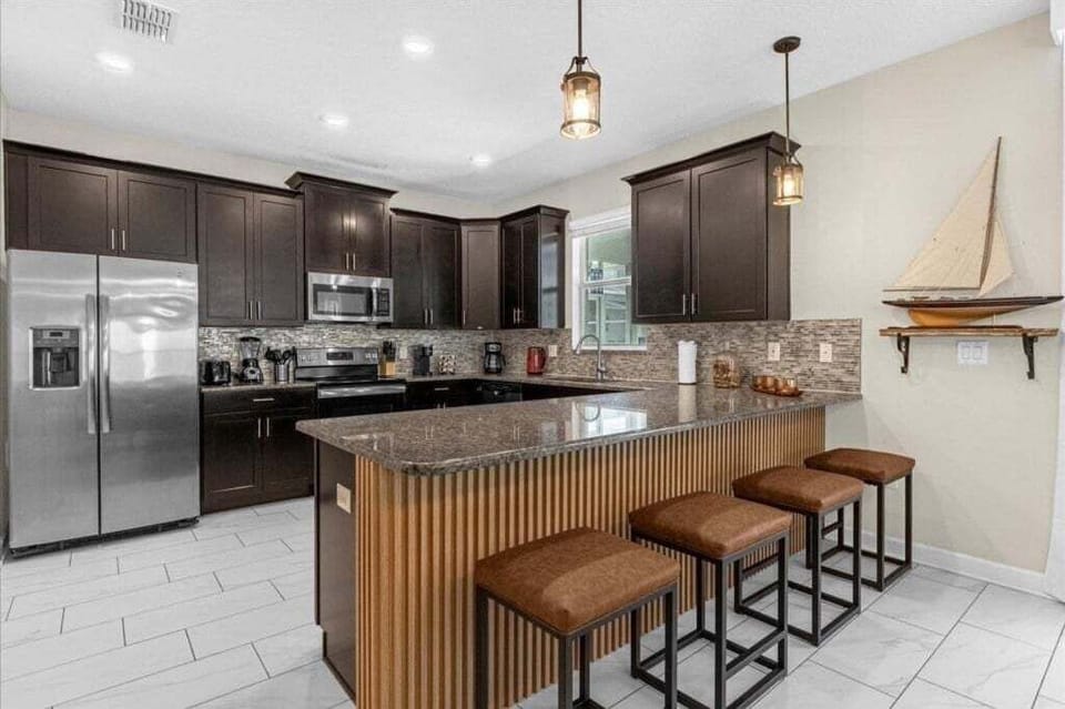 Villa, 6 Bedrooms | Private kitchen