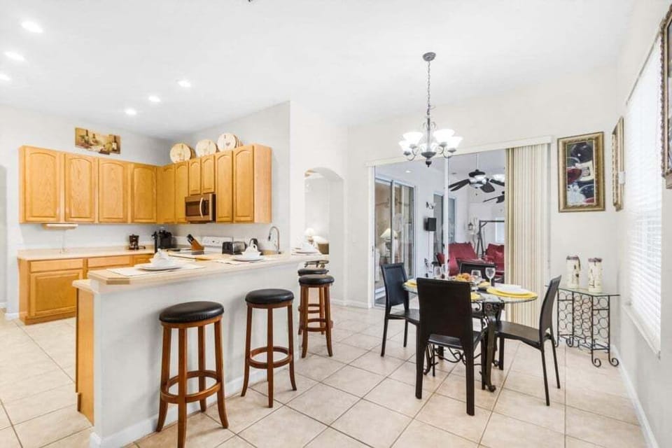 Villa, 4 Bedrooms | Dining