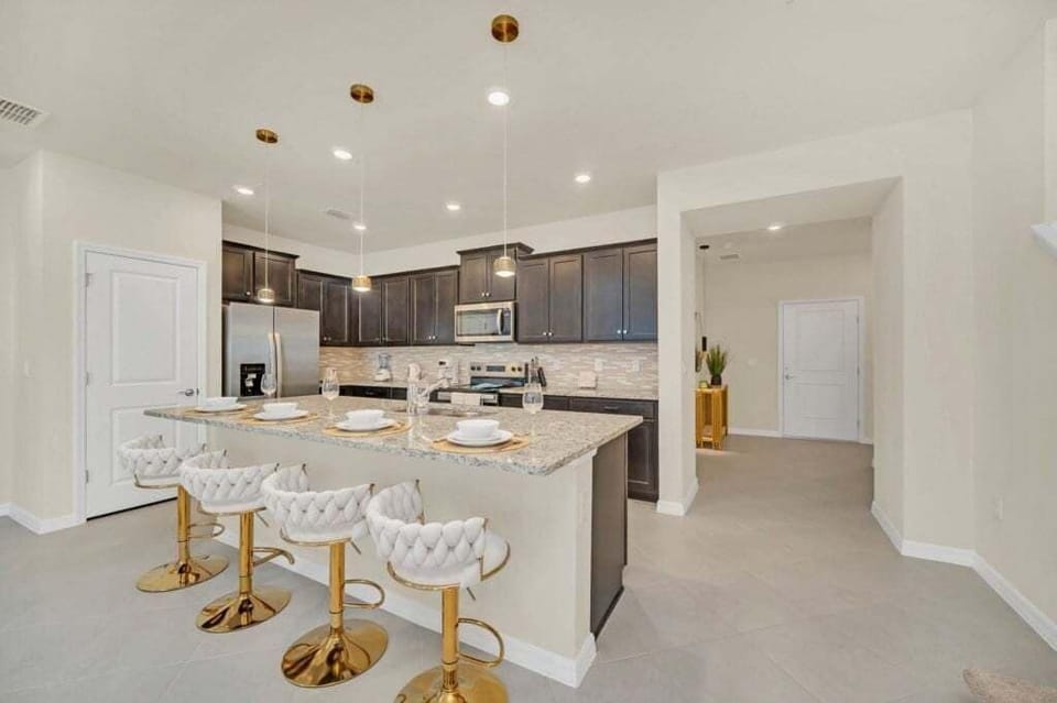 Townhome, 5 Bedrooms | Private kitchen