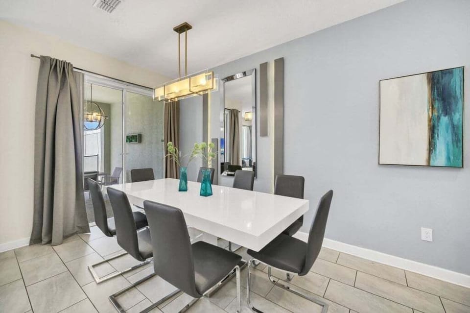 Townhome, 4 Bedrooms | Dining