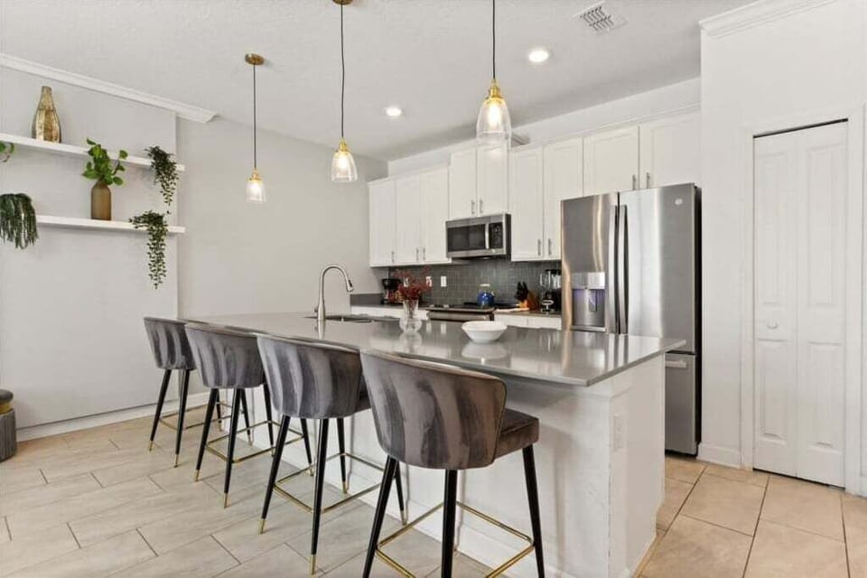 Townhome, 4 Bedrooms | Private kitchen