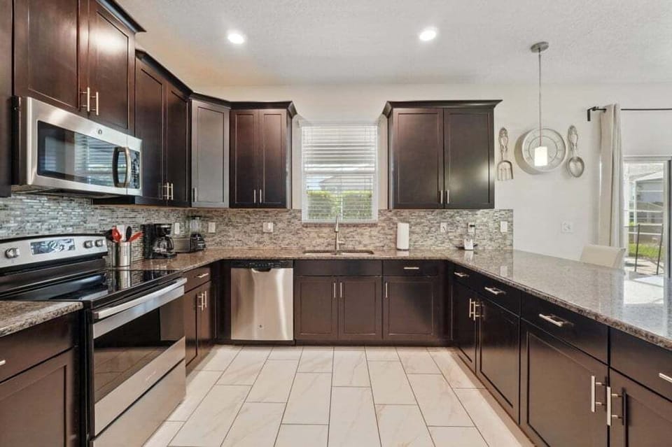 Villa, 6 Bedrooms | Private kitchen