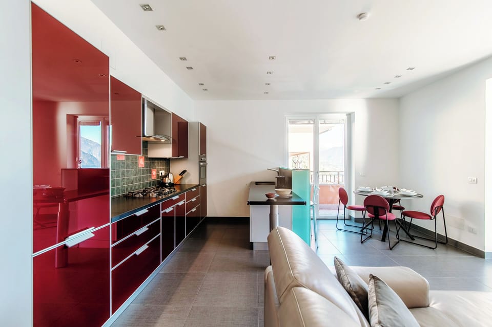 Apartment, Lake View | Private kitchen | Full-size fridge, microwave, oven, stovetop