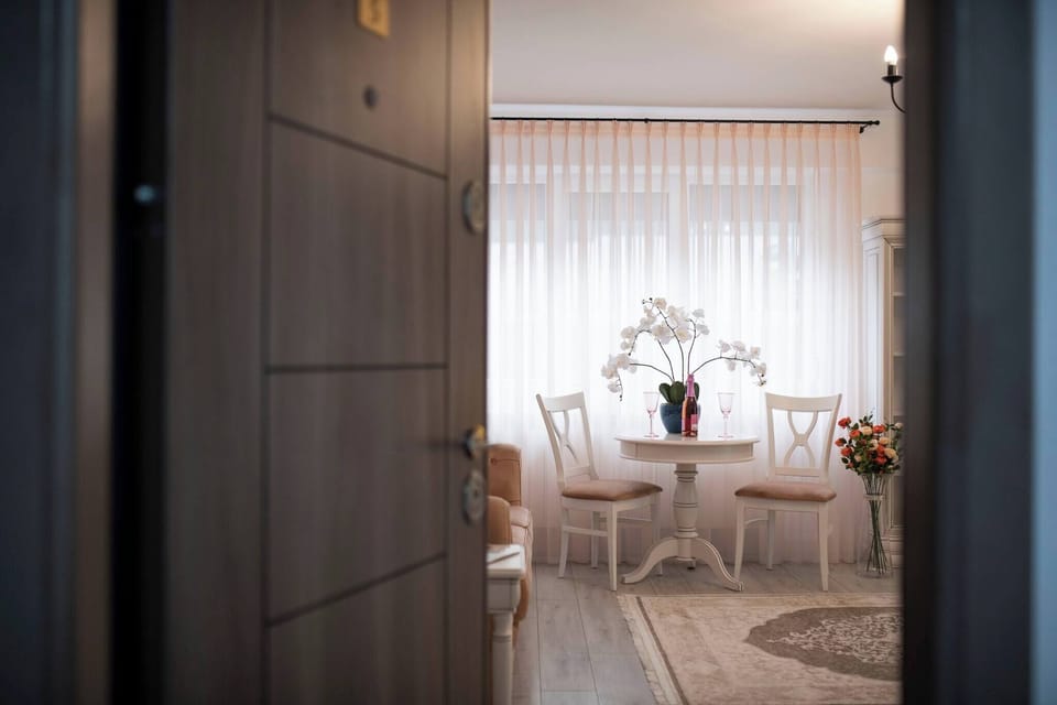 Apartment, 1 Bedroom, Balcony | Dining room