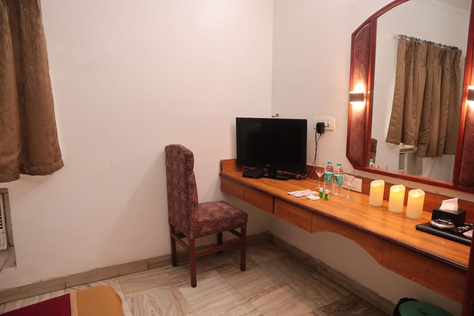 Desk, free WiFi