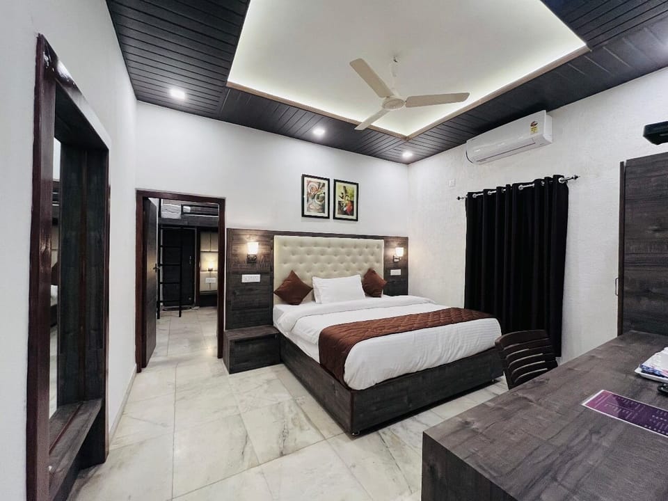 Deluxe Room | Desk, soundproofing, free WiFi