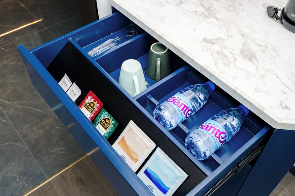 Deluxe Twin Room, City View | Room amenity