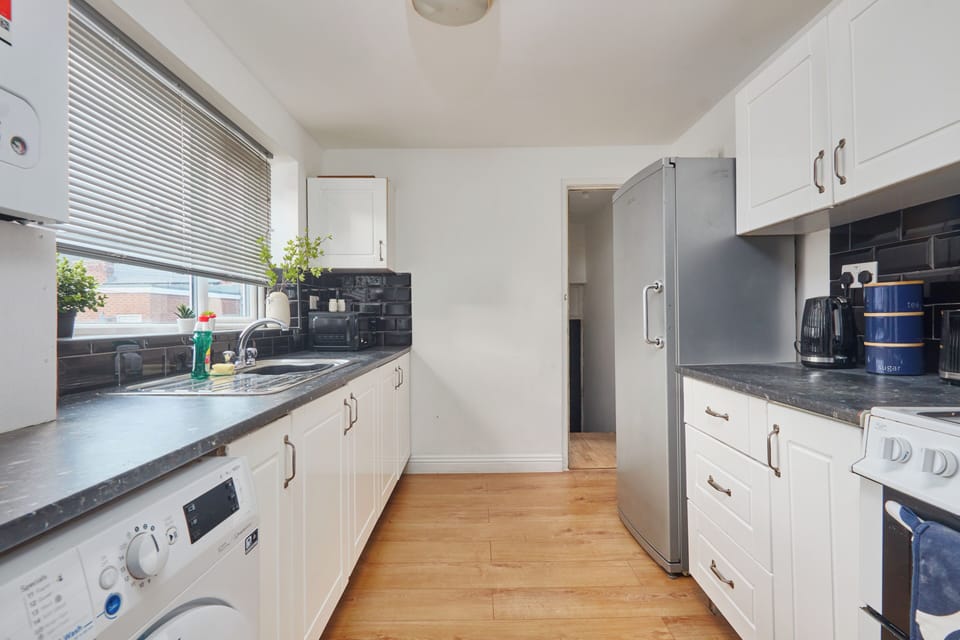 Electric kettle, toaster