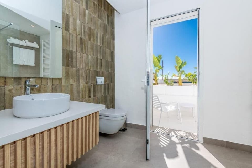 Comfort Double Room, Balcony, Hill View | Bathroom | Shower, hair dryer, bathrobes, bidet